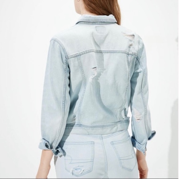 AE Distressed Light Denim Jacket - Picture 2 of 9